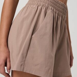 Vuori Villa Shorts in Sorrel Brown
